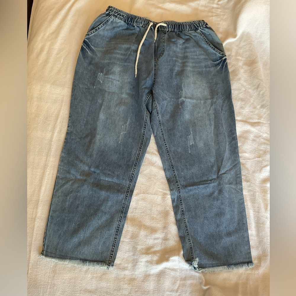 Lightweight Frayed Denim Jeans